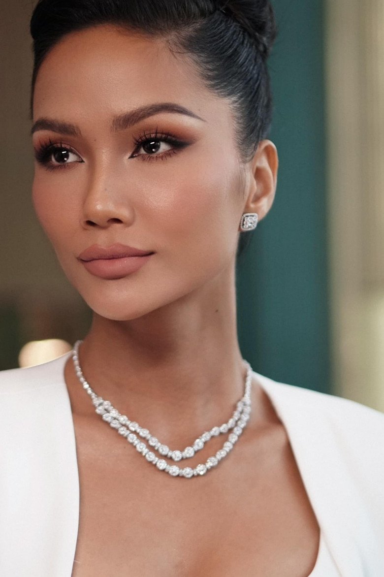 H&#39;Hen Niê xuất hiện thần thái ngút ngàn, nhìn xuống đôi chân đi catwalk ai cũng &#34;đứng hình&#34; - 7