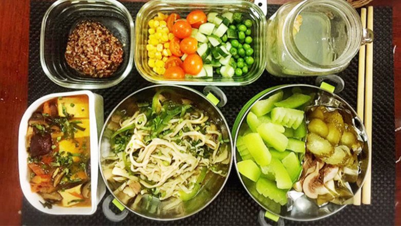 Ăn cơm trưa kiểu gia đình tại văn phòng cùng đồng nghiệp, tôi tiết kiệm được 1 triệu mỗi tháng - 1
