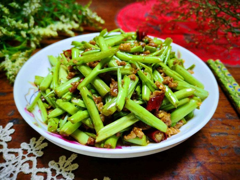 Là rau nhưng siêu giàu sắt, đem xào với thịt được món dân dã mà ngon, chỉ 8.000 đồng/bó - 5