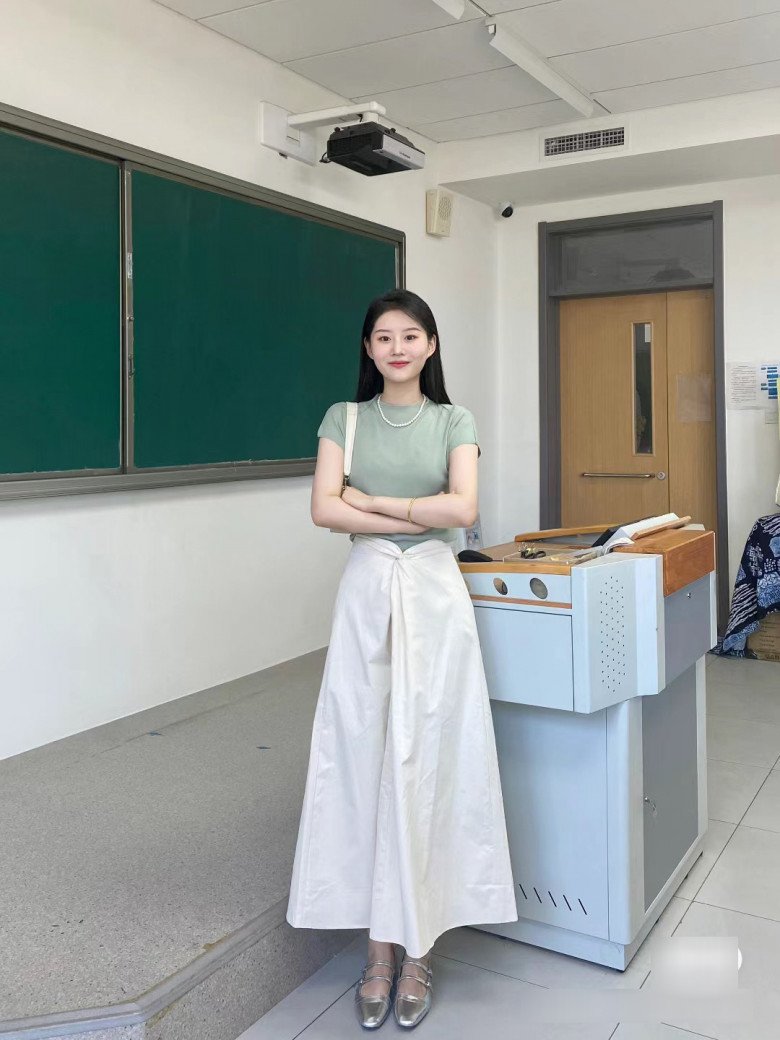 Cô giáo tiểu học lên hot search vì style quá đỉnh, chị em công sở học theo đi làm đẹp như minh tinh - 10