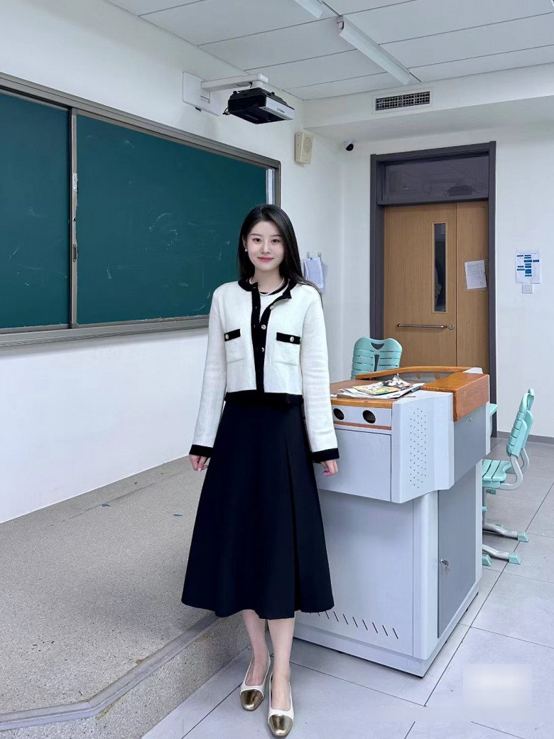 Cô giáo tiểu học lên hot search vì style quá đỉnh, chị em công sở học theo đi làm đẹp như minh tinh - 9