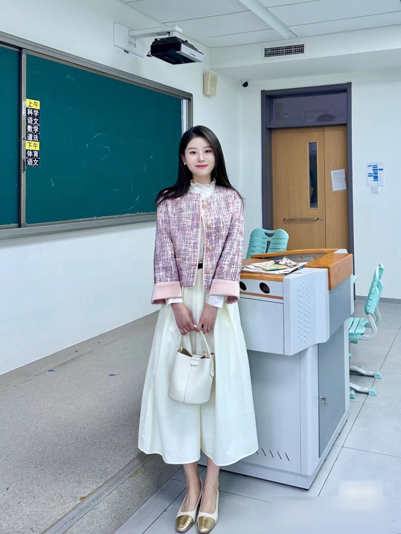 Cô giáo tiểu học lên hot search vì style quá đỉnh, chị em công sở học theo đi làm đẹp như minh tinh - 13