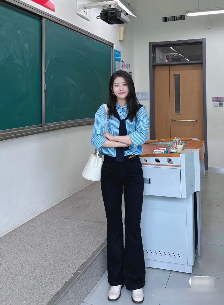 Cô giáo tiểu học lên hot search vì style quá đỉnh, chị em công sở học theo đi làm đẹp như minh tinh - 6