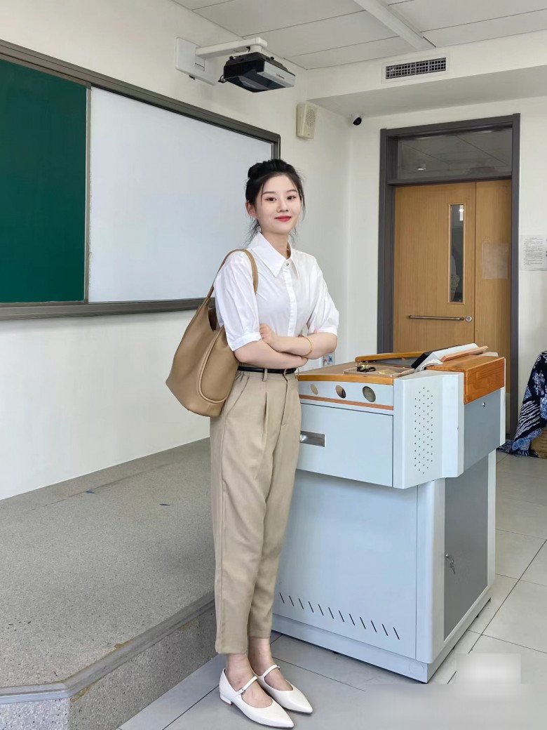 Cô giáo tiểu học lên hot search vì style quá đỉnh, chị em công sở học theo đi làm đẹp như minh tinh - 4