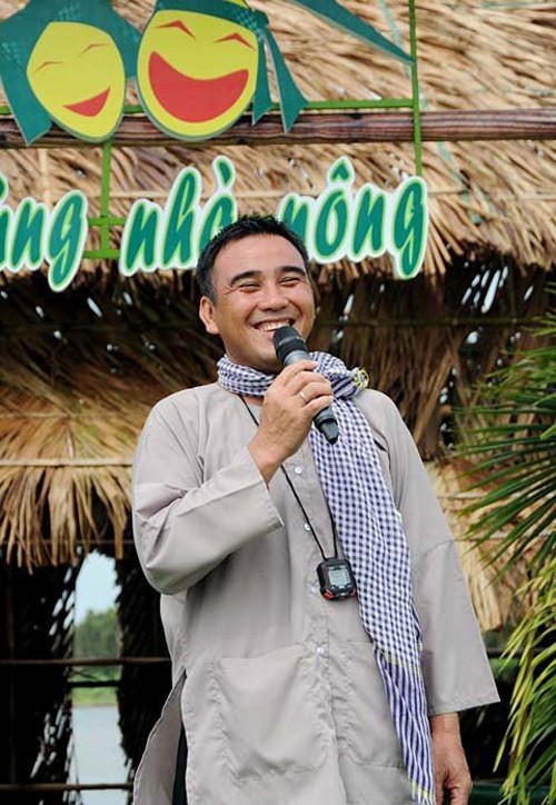 Con gái Quyền Linh diện món phụ kiện bình dân giống cha, đẹp không kém &#34;hoa hậu ngàn năm có một&#34; - 3