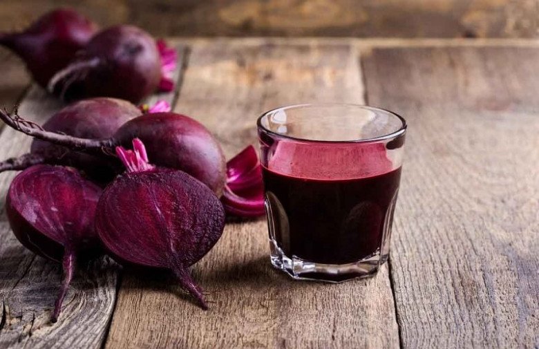 Phát hiện loại củ đỏ ngầu, phụ nữ chà lên môi trị thâm thần kỳ, mang ép lấy nước &#34;lãi&#34; da đẹp, dáng thon - 9