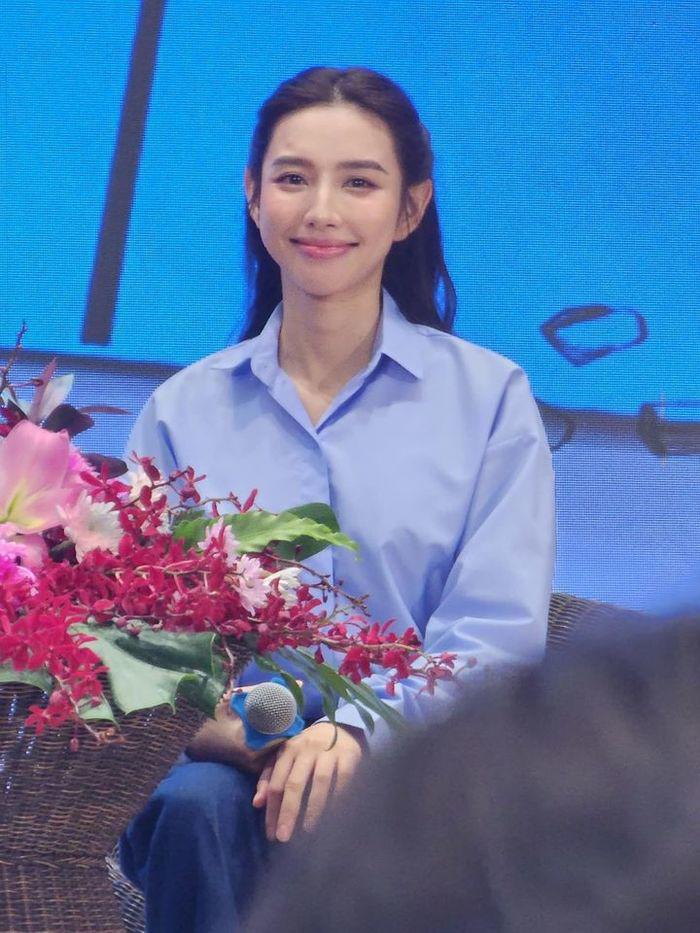 Thuỳ Tiên dự LHP quốc tế, tỏa sáng rực rỡ hơn &#34;ác nữ&#34; xứ Hàn, ảnh chụp lén khẳng định visual uy tín - 9