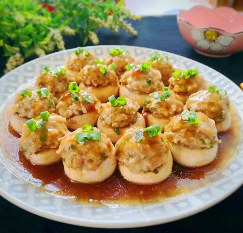Loại rau màu trắng được bán khắp nơi, chứa đầy selen giúp tăng cường miễn dịch, đem nhồi thịt được món ngon &#34;cháy đĩa&#34; - 10