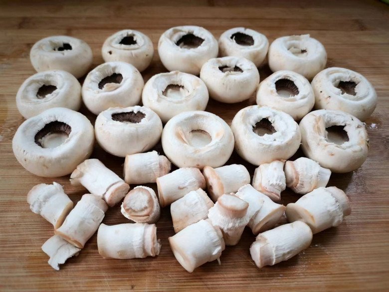 Loại rau màu trắng được bán khắp nơi, chứa đầy selen giúp tăng cường miễn dịch, đem nhồi thịt được món ngon &#34;cháy đĩa&#34; - 2