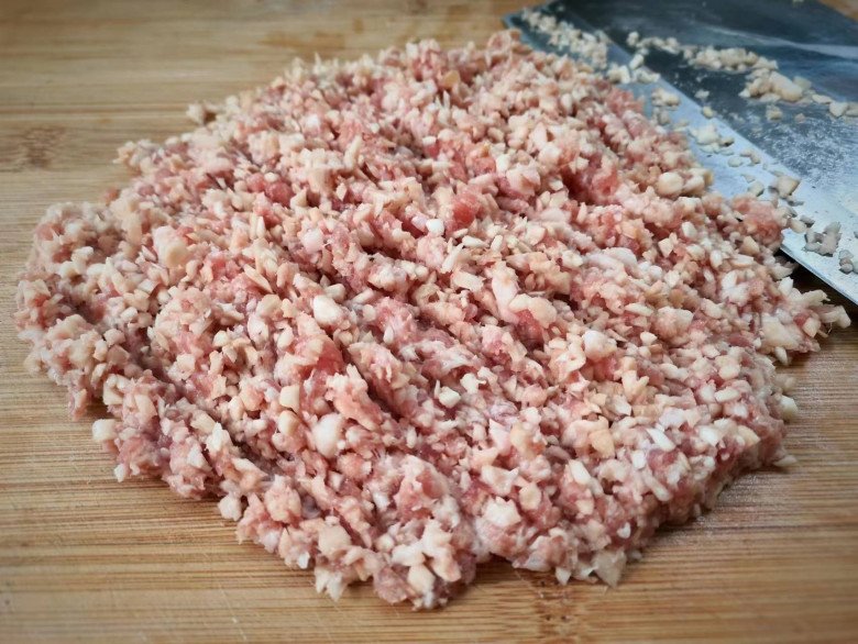Loại rau màu trắng được bán khắp nơi, chứa đầy selen giúp tăng cường miễn dịch, đem nhồi thịt được món ngon &#34;cháy đĩa&#34; - 3