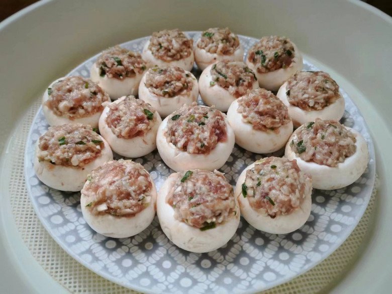 Loại rau màu trắng được bán khắp nơi, chứa đầy selen giúp tăng cường miễn dịch, đem nhồi thịt được món ngon &#34;cháy đĩa&#34; - 7