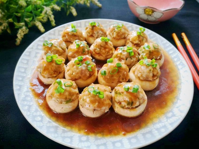 Loại rau màu trắng được bán khắp nơi, chứa đầy selen giúp tăng cường miễn dịch, đem nhồi thịt được món ngon &#34;cháy đĩa&#34; - 9
