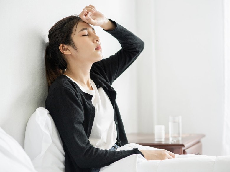 Nên buộc tóc hay xoã tóc khi đi ngủ? Câu trả lời khiến chị em nào cũng bất ngờ - 3