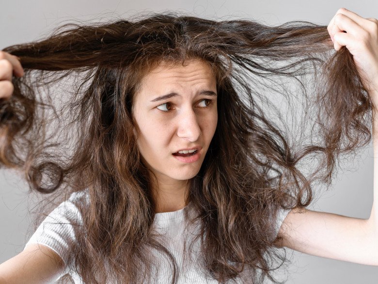 Nên buộc tóc hay xoã tóc khi đi ngủ? Câu trả lời khiến chị em nào cũng bất ngờ - 4