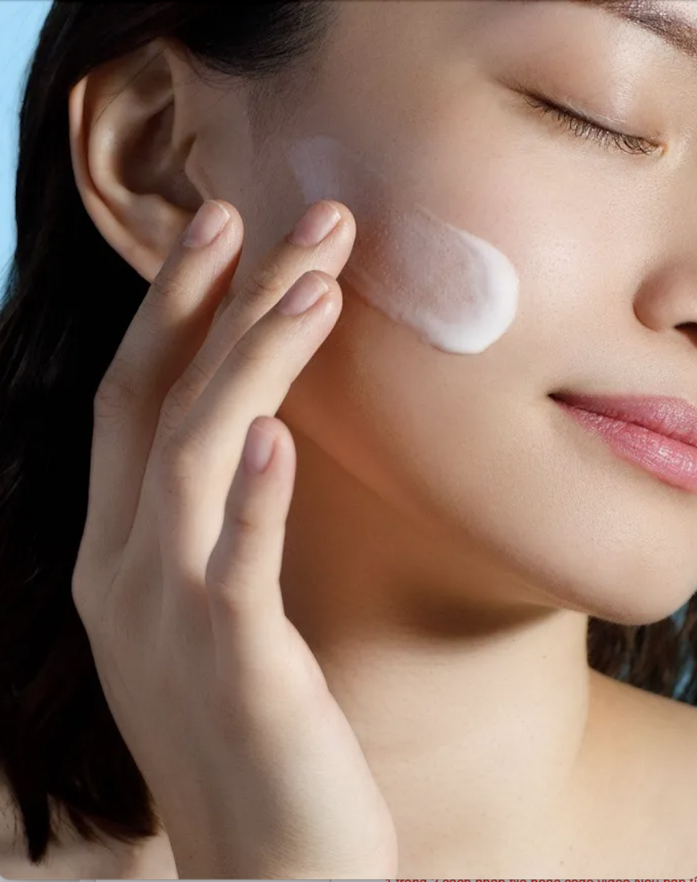 Trang điểm mỗi sáng mà bỏ quên bước &#34;bảo vệ&#34; quan trọng, chả trách da chị em cứ đen sạm - 4