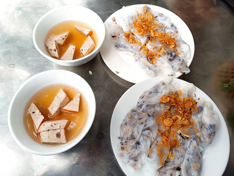 5 quán bánh cuốn ngon nhất Hà Nội, trời lạnh thế này ăn bánh cuốn nóng là &#34;đỉnh của chóp&#34; - 1