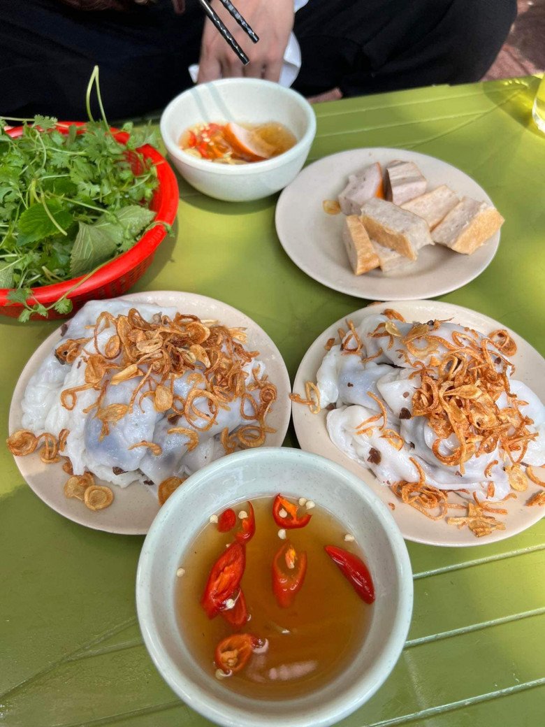 5 quán bánh cuốn ngon nhất Hà Nội, trời lạnh thế này ăn bánh cuốn nóng là &#34;đỉnh của chóp&#34; - 2