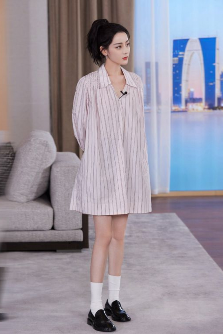 Có đôi tất công nương Diana đi một lần mà &#34;sốt&#34; mấy thập kỷ, bất ngờ hơn khi giá chỉ vài chục ngàn - 5