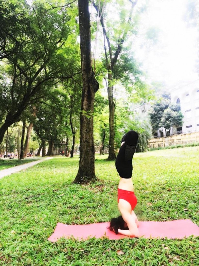 &#34;Giai nhân màn ảnh Việt&#34; trẻ đẹp bất chấp nhờ công thức sạch, U50 gây &#34;lú&#34; với eo thon, chân dài ngỡ gái còn son - 4