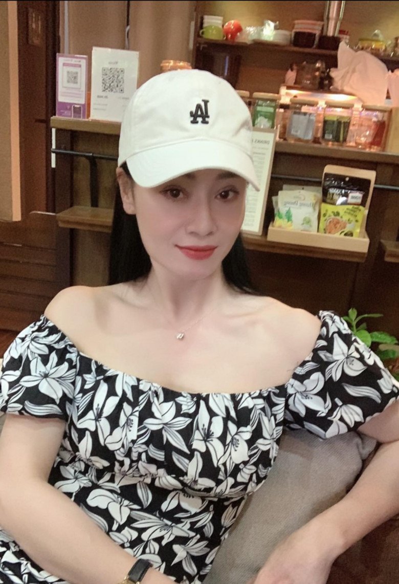 &#34;Giai nhân màn ảnh Việt&#34; trẻ đẹp bất chấp nhờ công thức sạch, U50 gây &#34;lú&#34; với eo thon, chân dài ngỡ gái còn son - 3