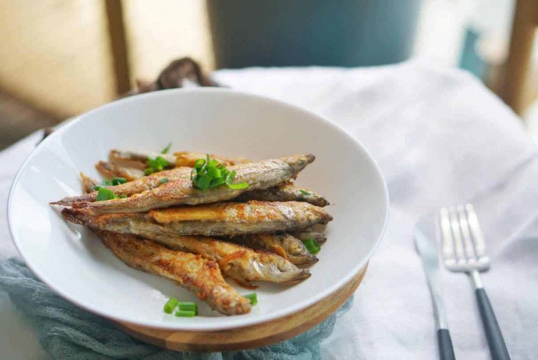 Loại cá này kích thước nhỏ nhưng dinh dưỡng cao, ít xương lại bổ não giá khoảng 110.000 đồng/kg, nấu kiểu này quá ngon - 8
