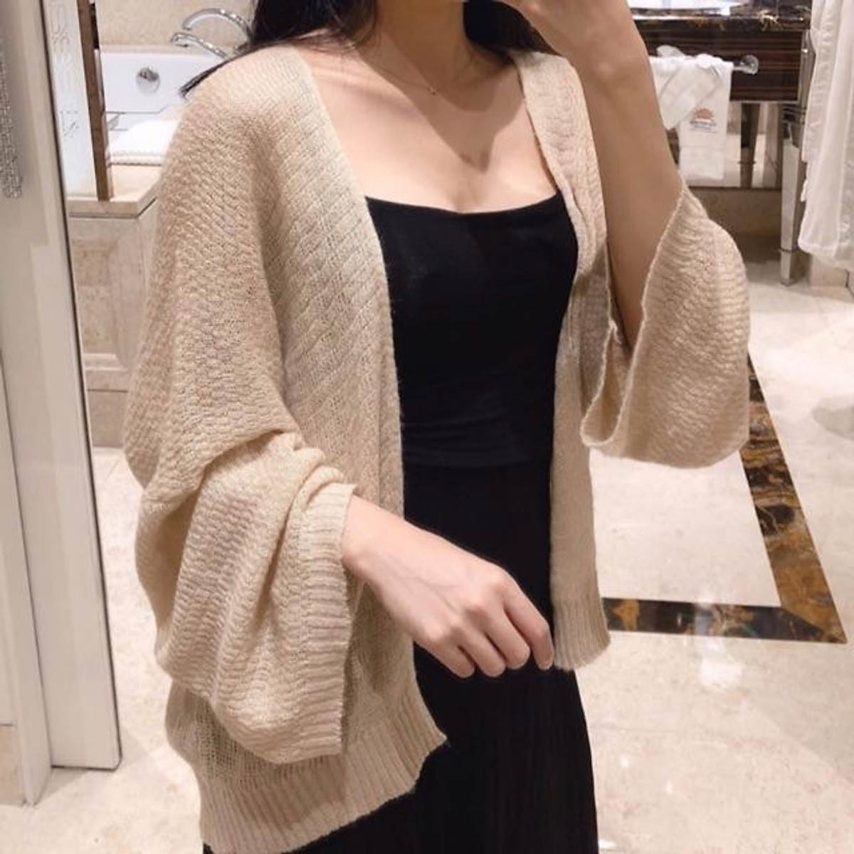 Những mẫu áo khoác dáng ngắn thời trang, không lo bất tiện ngày mưa gió dành cho chị em - 7