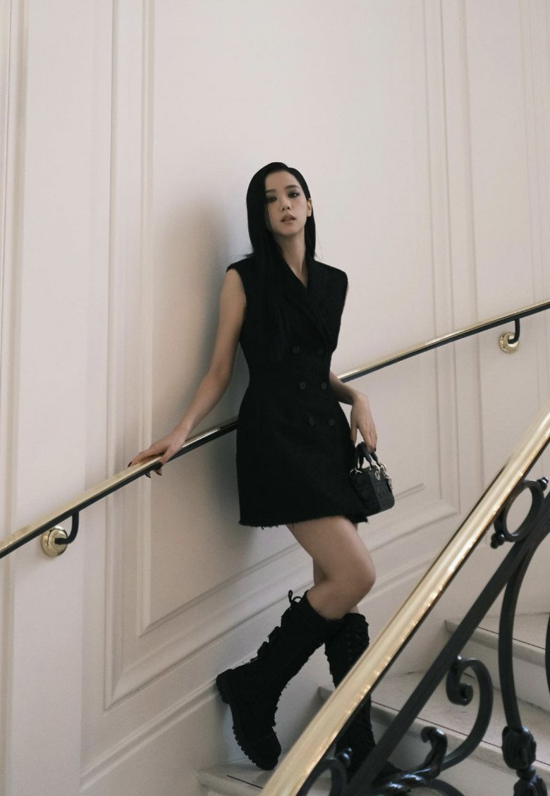 4 món thời trang được Jisoo BLACKPINK rất yêu, giúp giấu nhẹm eo bánh mì, hack dáng đỉnh cao - 2