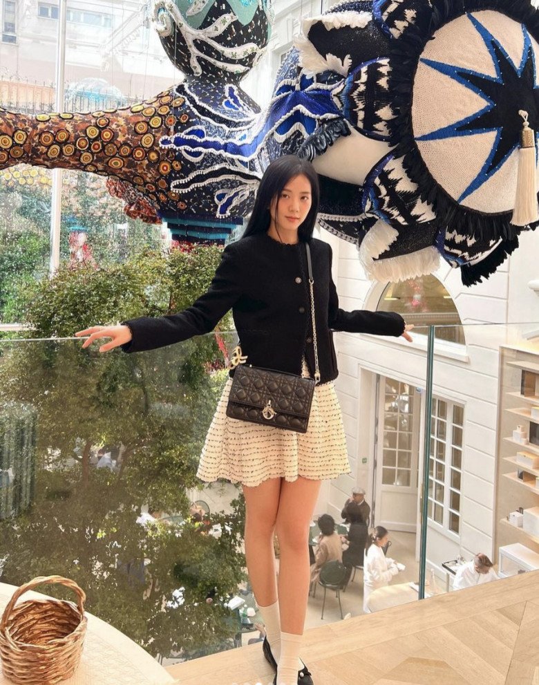 4 món thời trang được Jisoo BLACKPINK rất yêu, giúp giấu nhẹm eo bánh mì, hack dáng đỉnh cao - 18