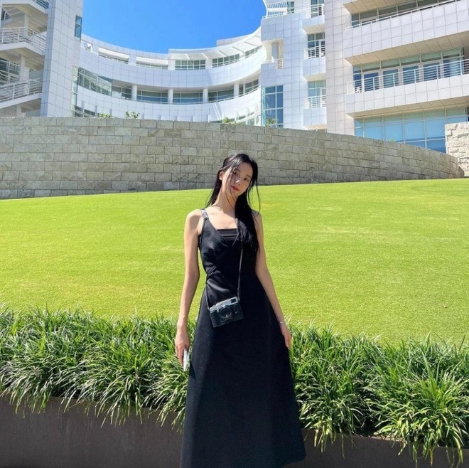 4 món thời trang được Jisoo BLACKPINK rất yêu, giúp giấu nhẹm eo bánh mì, hack dáng đỉnh cao - 3