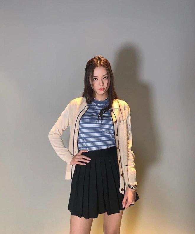 4 món thời trang được Jisoo BLACKPINK rất yêu, giúp giấu nhẹm eo bánh mì, hack dáng đỉnh cao - 17