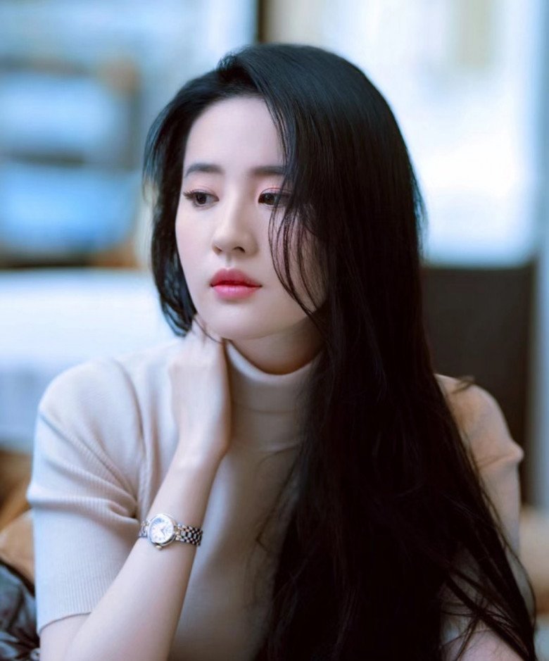 Ngoài gương mặt, Lưu Diệc Phi cũng có mái tóc chuẩn &#34;thần tiên tỷ tỷ&#34;, bí quyết nhờ &#34;1 giảm - 2 tăng&#34; - 5