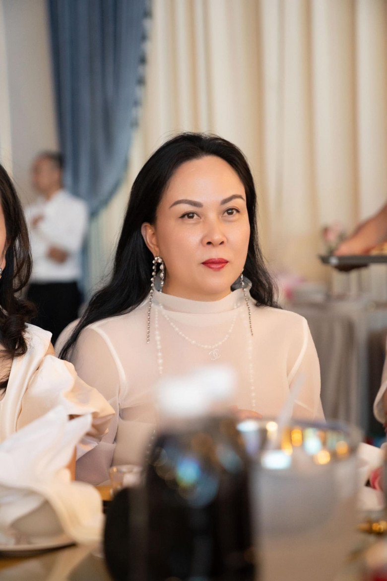 Phượng Chanel tạm biệt &#34;góc con người&#34; giữ gần 50 năm, theo trend làm đẹp của Song Hye Kyo - 4