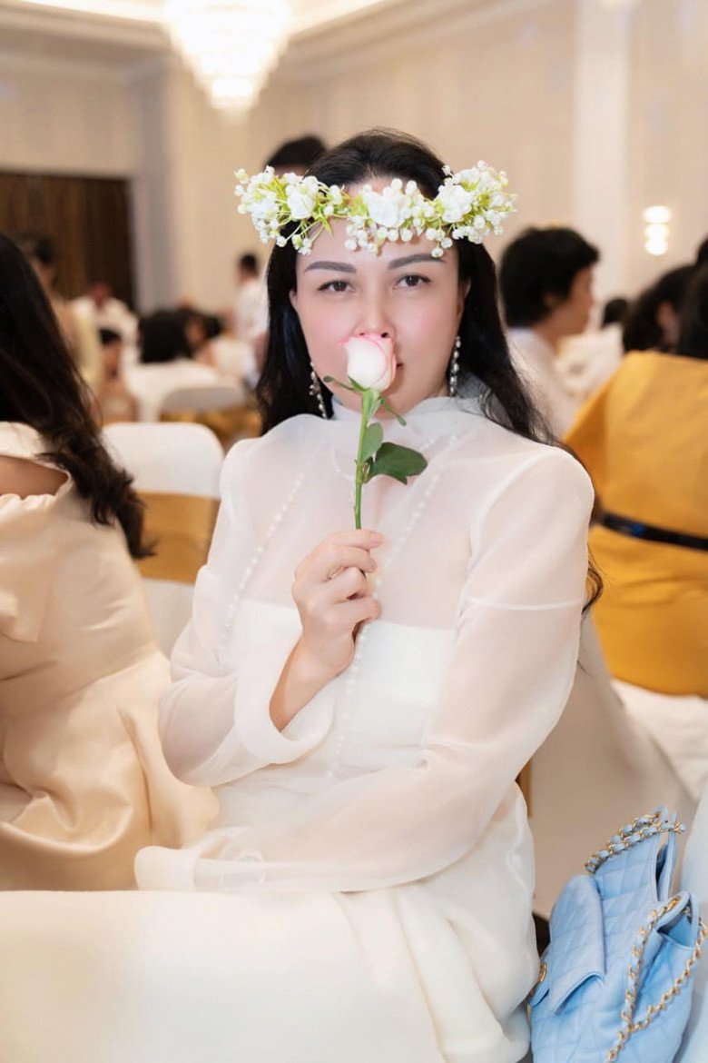 Phượng Chanel tạm biệt &#34;góc con người&#34; giữ gần 50 năm, theo trend làm đẹp của Song Hye Kyo - 5