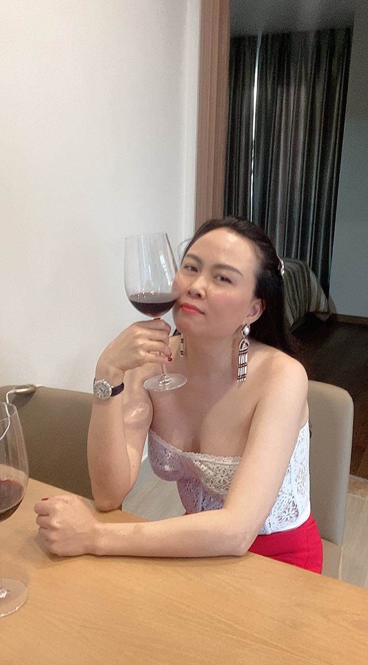 Phượng Chanel tạm biệt &#34;góc con người&#34; giữ gần 50 năm, theo trend làm đẹp của Song Hye Kyo - 7