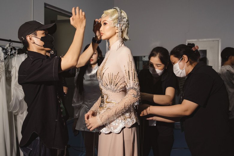 Tứ đại mỹ nhân The New Mentor &#34;càn quét&#34; sân khấu với áo dài, visual cô dâu Thanh Hằng &#34;gây sốt&#34; mọi mặt trận - 18