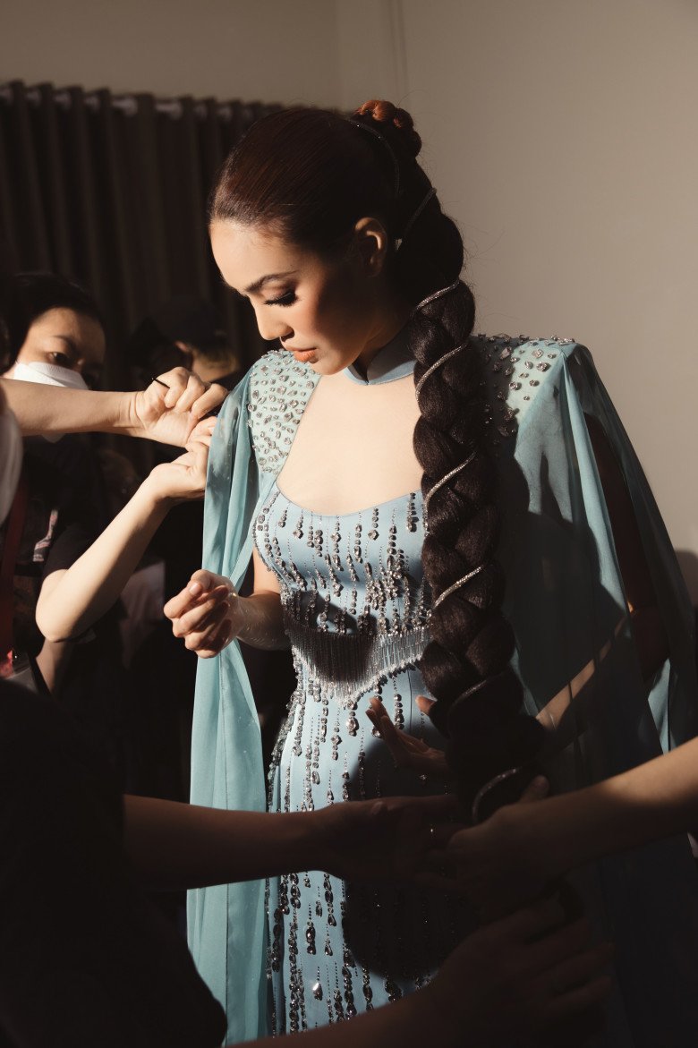 Tứ đại mỹ nhân The New Mentor &#34;càn quét&#34; sân khấu với áo dài, visual cô dâu Thanh Hằng &#34;gây sốt&#34; mọi mặt trận - 12