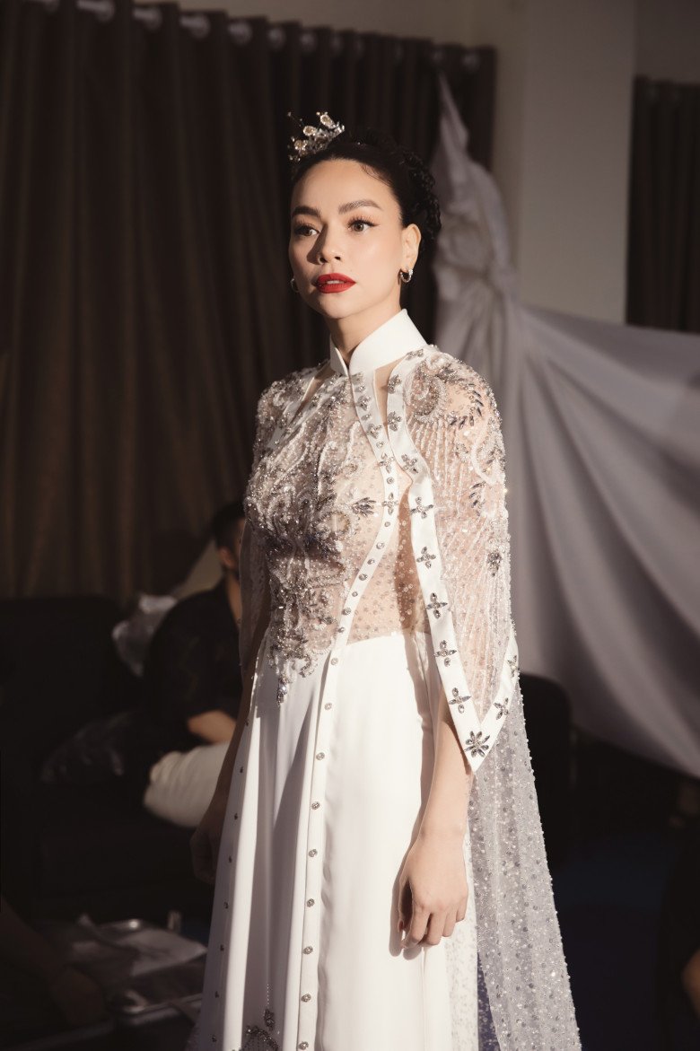 Tứ đại mỹ nhân The New Mentor &#34;càn quét&#34; sân khấu với áo dài, visual cô dâu Thanh Hằng &#34;gây sốt&#34; mọi mặt trận - 9