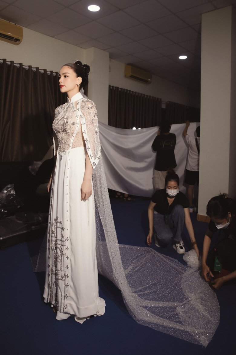 Tứ đại mỹ nhân The New Mentor &#34;càn quét&#34; sân khấu với áo dài, visual cô dâu Thanh Hằng &#34;gây sốt&#34; mọi mặt trận - 10