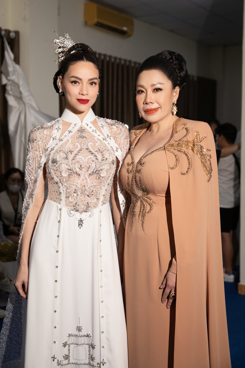 Tứ đại mỹ nhân The New Mentor &#34;càn quét&#34; sân khấu với áo dài, visual cô dâu Thanh Hằng &#34;gây sốt&#34; mọi mặt trận - 4