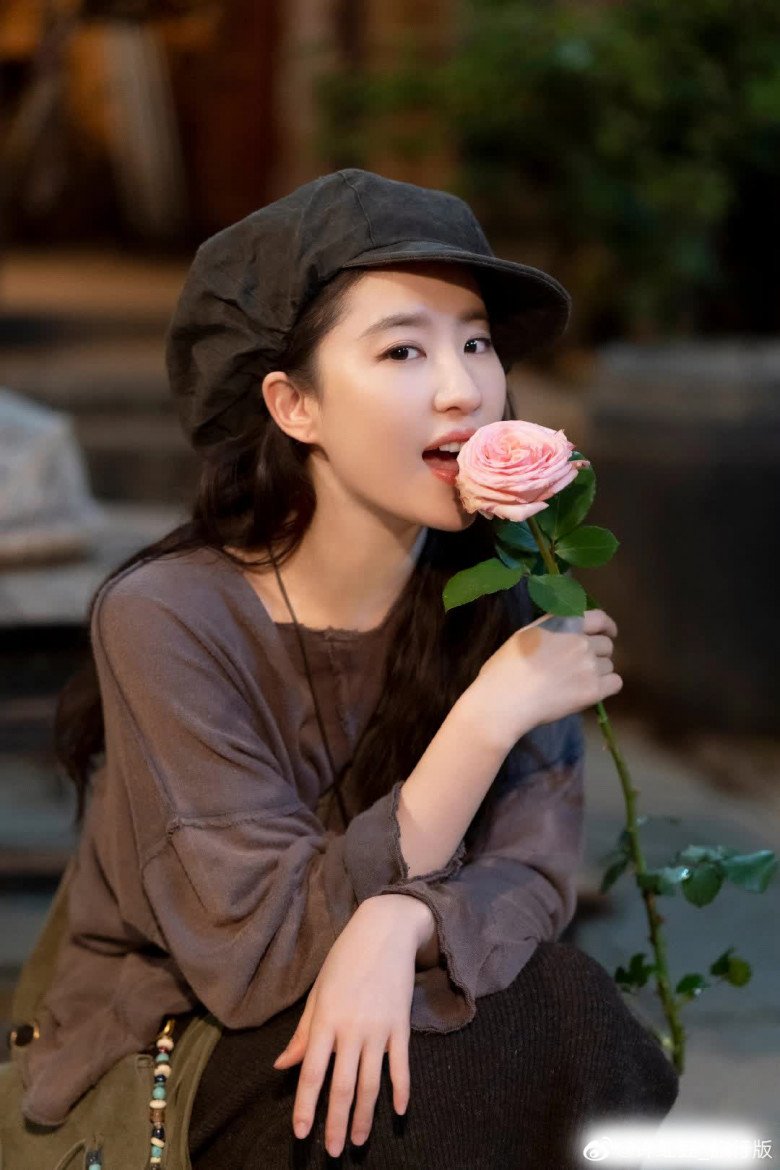 Hải Tú &#34;thôi miên&#34; CĐM với visual xinh xắn, phong cách như Lưu Diệc Phi: Trẻ, đẹp, rẻ - 5