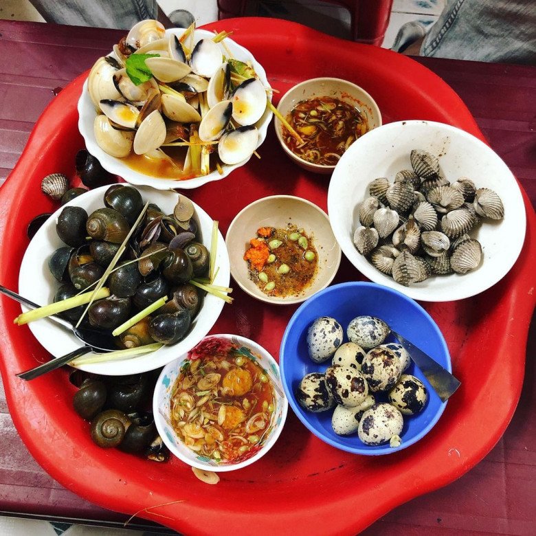Trời lành lạnh, rủ bạn bè &#34;quét sạch&#34; 4 quán ốc ngon đỉnh cao ở Hà Nội - 2