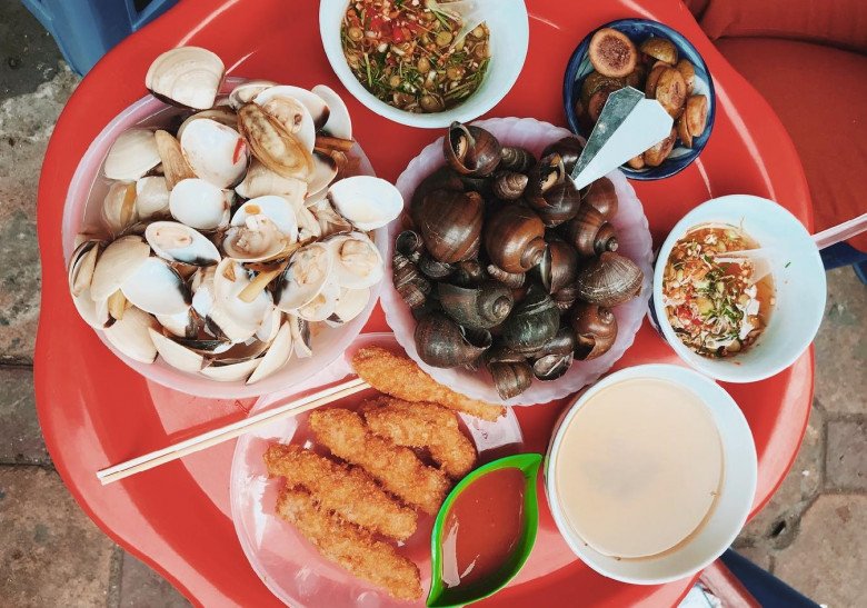 Trời lành lạnh, rủ bạn bè &#34;quét sạch&#34; 4 quán ốc ngon đỉnh cao ở Hà Nội - 1