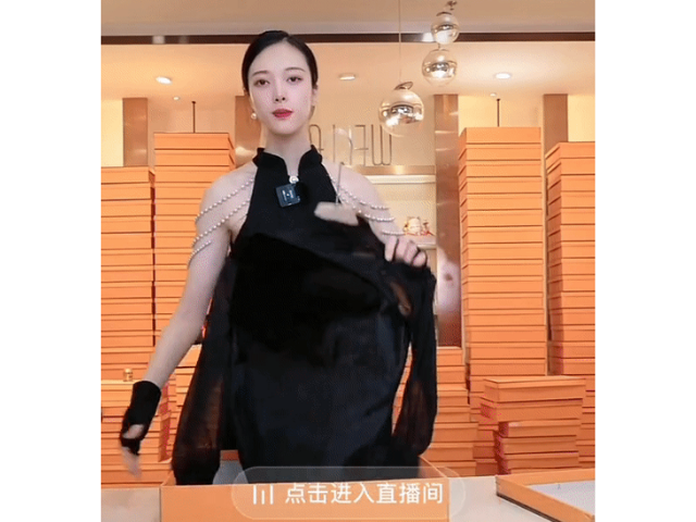 Concept livestream bán hàng &#34;khách mua không kịp kệ khách&#34; của các tỷ tỷ Douyin - 3