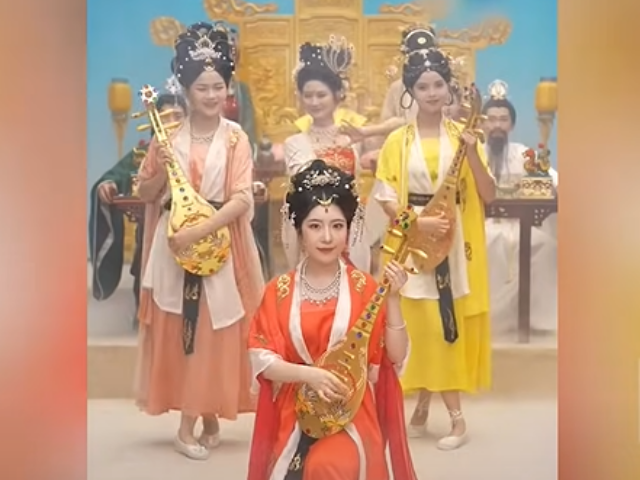 Concept livestream bán hàng &#34;khách mua không kịp kệ khách&#34; của các tỷ tỷ Douyin - 5