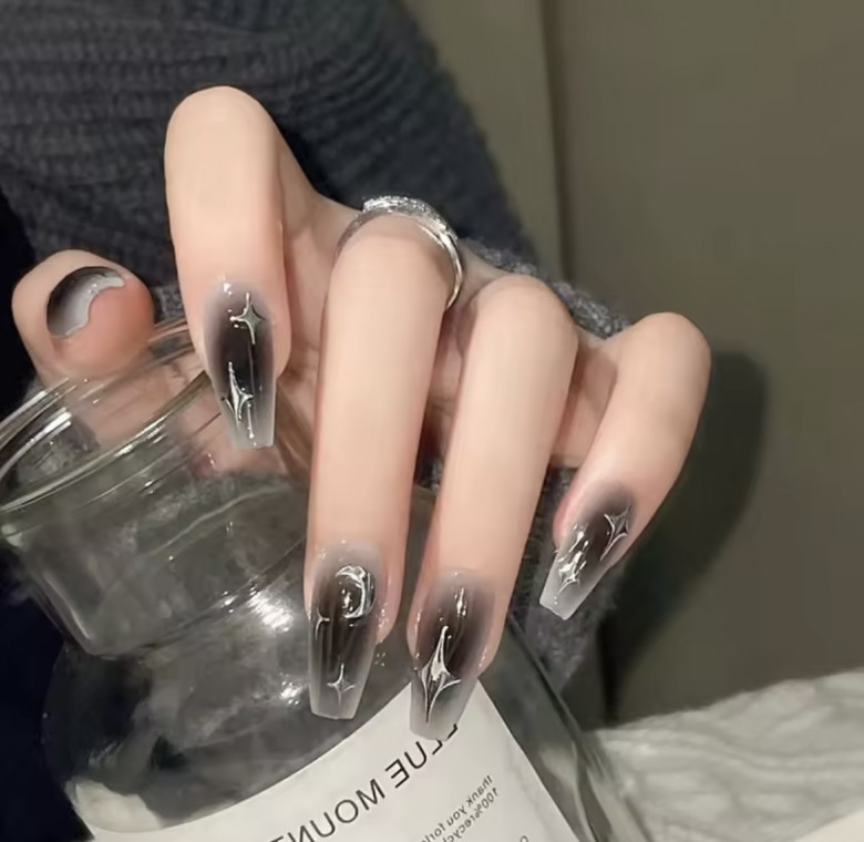 Top các mẫu móng tay dán giá rẻ cho nàng tha hồ điệu đà mùa Thu Đông, giá chỉ từ 15k - 17