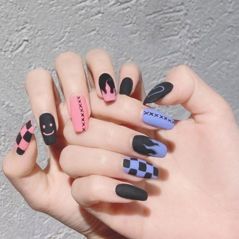 Top các mẫu móng tay dán giá rẻ cho nàng tha hồ điệu đà mùa Thu Đông, giá chỉ từ 15k - 18