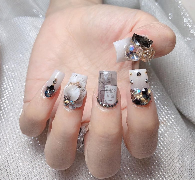 Top các mẫu móng tay dán giá rẻ cho nàng tha hồ điệu đà mùa Thu Đông, giá chỉ từ 15k - 5