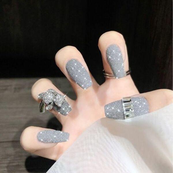 Top các mẫu móng tay dán giá rẻ cho nàng tha hồ điệu đà mùa Thu Đông, giá chỉ từ 15k - 7