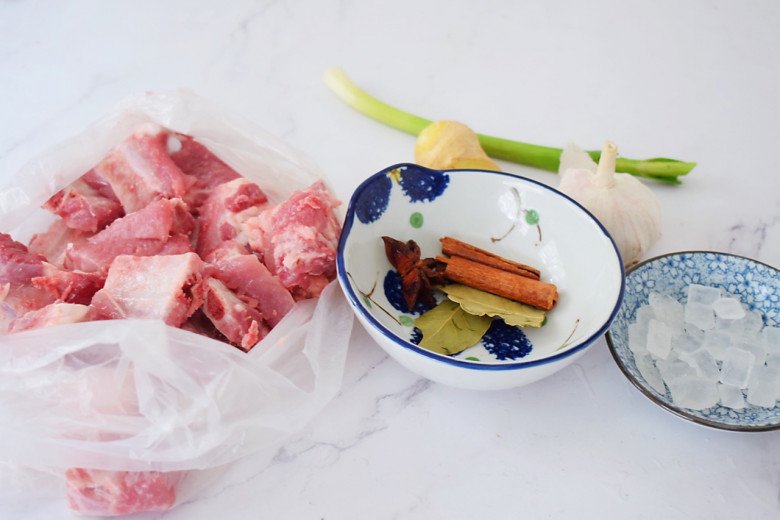 Bộ phận này thuộc &#34;top&#34; ngon nhất của lợn, đem kho được món mềm thơm, cơm trôi vèo vèo - 1