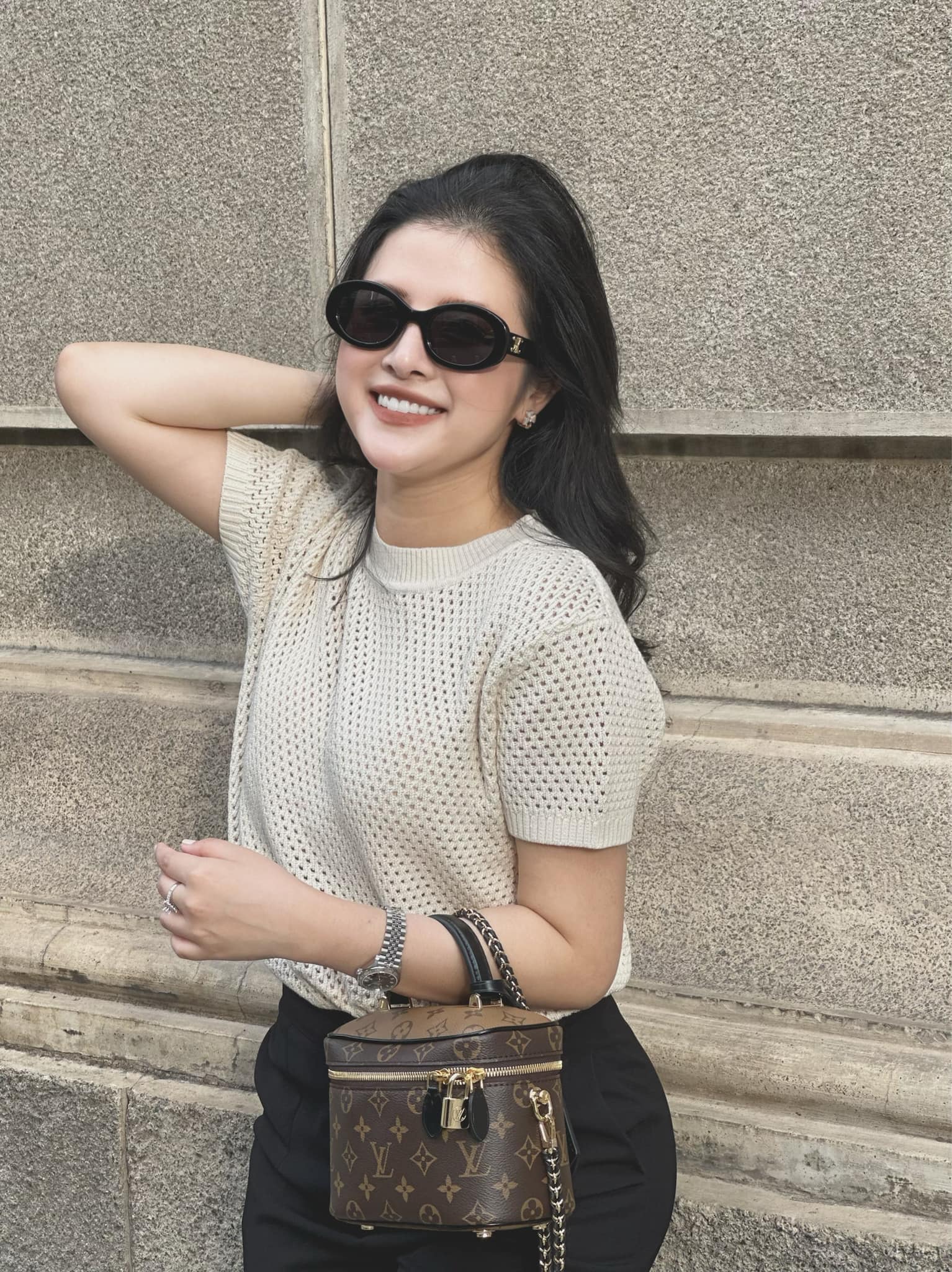 BTV Kinh tế hiến kế shopping: Mua túi hiệu chưa bao giờ rẻ mà dễ dàng đến thế - 6